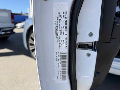 Used 2013 Chrysler 300 S RWD image 24