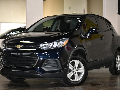 Used 2021 Chevrolet Trax LS w/ Tint and Cruise Package image 4