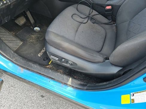 Used 2020 Toyota RAV4 XLE image 7