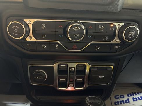Used 2020 Jeep Wrangler Unlimited Sahara AWD/4WD image 18