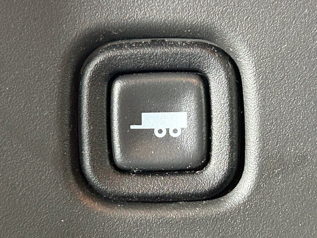 Used 2025 Chevrolet Express 2500 w/ Driver Convenience Package RWD image 18