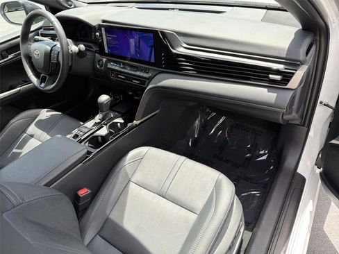 Used 2025 Toyota Camry XSE FWD image 13