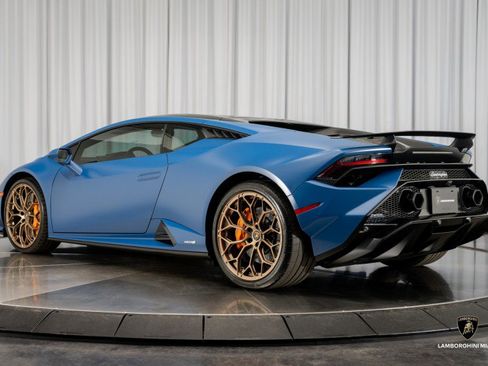 Used 2023 Lamborghini Huracan Tecnica image 14