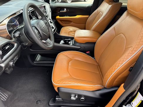 Certified 2022 Chrysler Pacifica Pinnacle FWD image 26