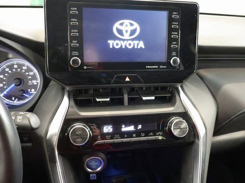 Certified 2021 Toyota Venza LE image 19