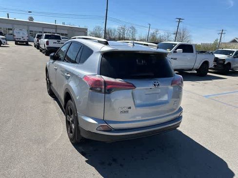 Used 2018 Toyota RAV4 LE w/ Carpet Mat Package image 16