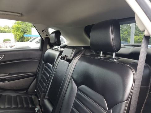 Used 2024 Ford Edge SEL AWD/4WD image 9