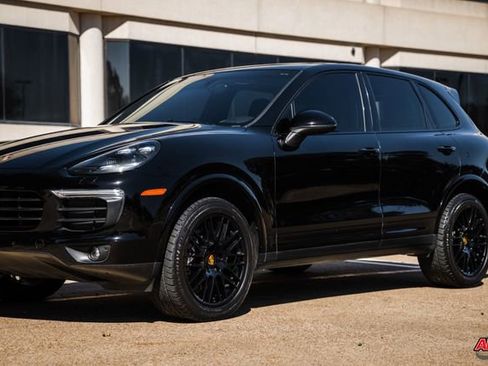 Used 2018 Porsche Cayenne Platinum Edition image 54