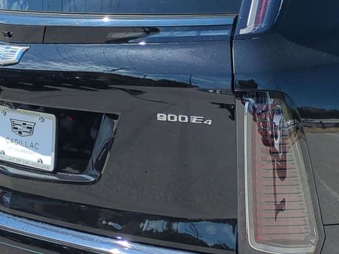 New 2026 Cadillac Vistiq Sport w/ LPO, Floor Liner Package AWD/4WD image 19