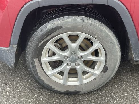 Used 2014 Jeep Cherokee Latitude w/ Comfort/Convenience Group image 11