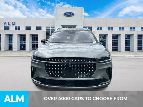 Used 2025 Lincoln Nautilus Reserve AWD/4WD image 2
