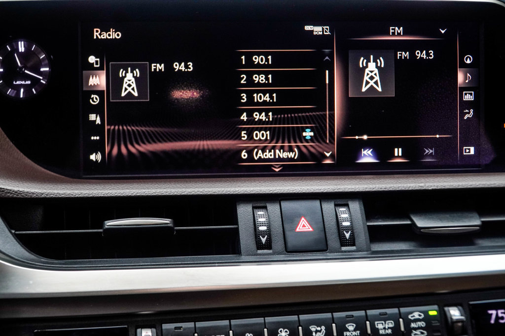 Used 2020 Lexus ES 300h Ultra Luxury FWD image 27
