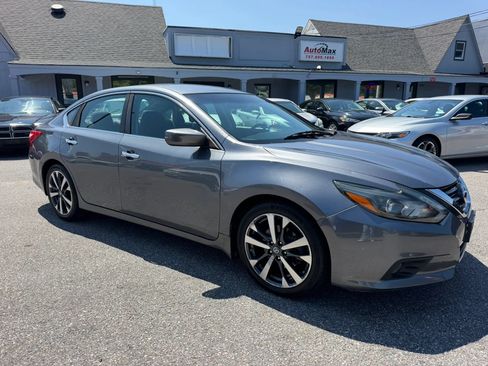 Used 2016 Nissan Altima 2.5 SR w/ LED Appearance Package FWD image 7