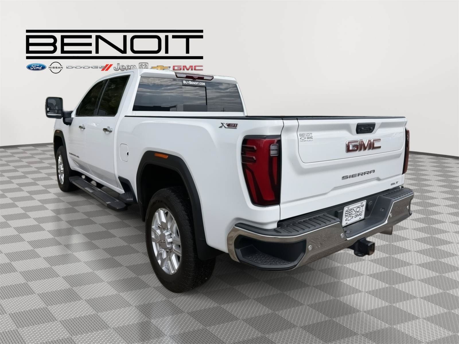 Used 2024 GMC Sierra 2500 SLT w/ SLT Premium Package AWD/4WD image 3