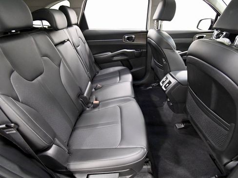 Certified 2023 Kia Sorento S w/ Panoramic Sunroof Package image 18