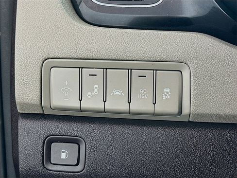 Used 2018 Kia Sedona SX Limited image 10