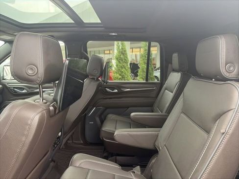 Used 2024 GMC Yukon XL Denali AWD/4WD image 14