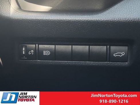 Used 2022 Toyota RAV4 XLE image 25
