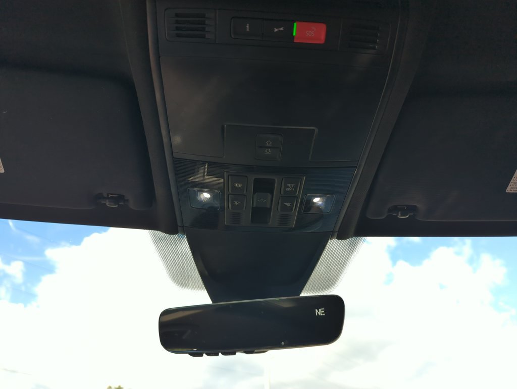 Certified 2024 Volkswagen Tiguan SE R-Line FWD image 27
