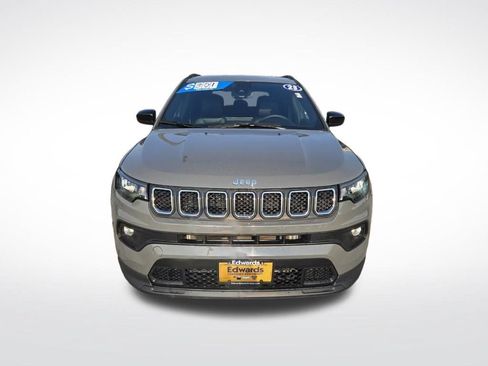 Used 2023 Jeep Compass Latitude AWD/4WD image 8