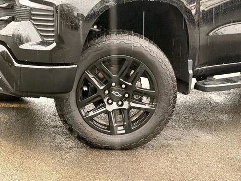 Used 2025 Chevrolet Silverado 1500 LT Trail Boss w/ Convenience Package II image 26