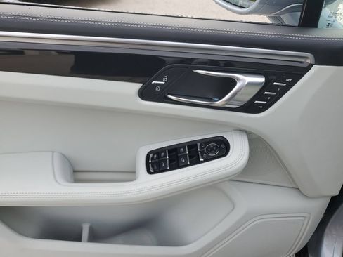 Used 2023 Porsche Macan AWD/4WD image 25