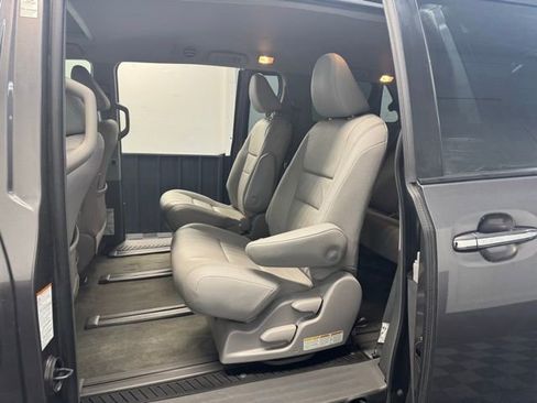 Used 2018 Toyota Sienna XLE AWD/4WD image 32