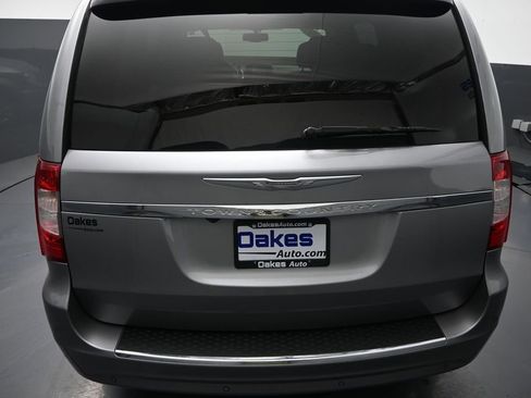 Used 2013 Chrysler Town & Country Touring-L w/ Driver Convenience Group FWD image 32