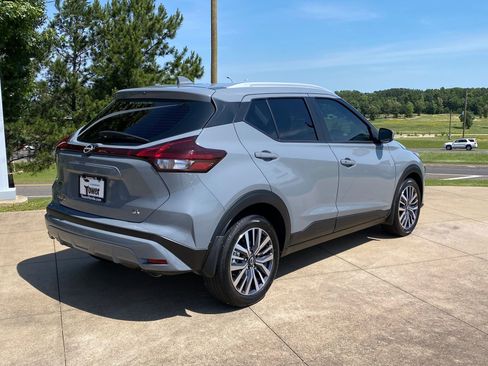 Used 2024 Nissan Kicks SV FWD image 6