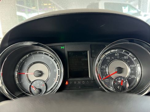 Used 2016 Chrysler Town & Country Touring image 20