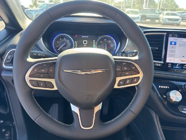 Used 2026 Chrysler Pacifica Limited FWD image 22