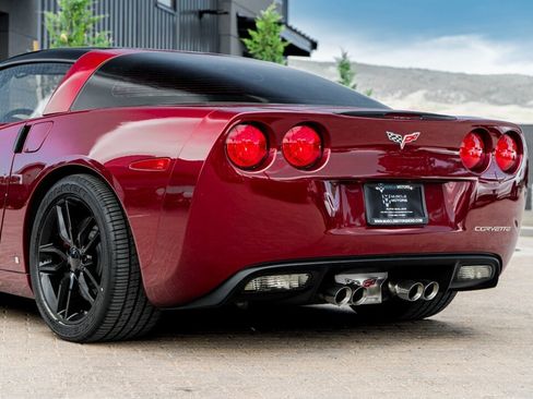 Used 2007 Chevrolet Corvette Coupe w/ Preferred Equipment Group RWD image 13