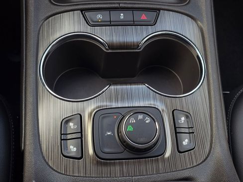 Used 2023 GMC Acadia SLT image 25