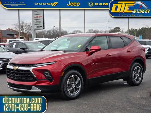 Used 2025 Chevrolet Blazer LT image 2