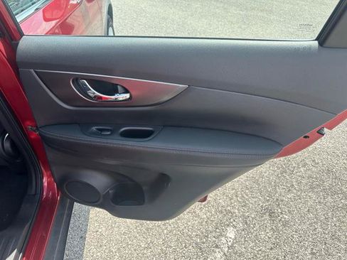 Used 2016 Nissan Rogue S AWD/4WD image 12