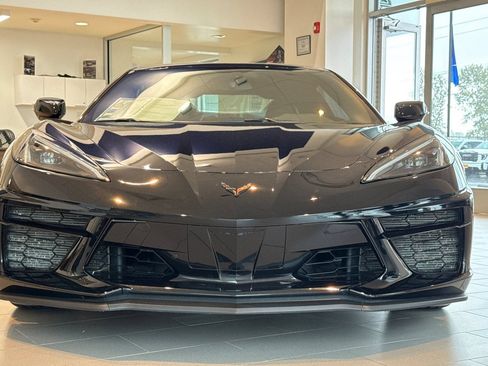 Used 2022 Chevrolet Corvette Stingray Coupe w/ Z51 Performance Package RWD image 9