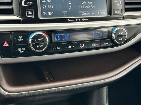 Used 2017 Toyota Highlander Limited AWD/4WD image 21