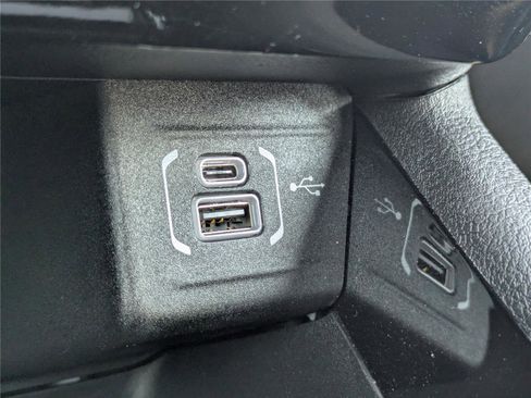 Used 2025 Jeep Compass Latitude w/ Altitude Special Edition image 21