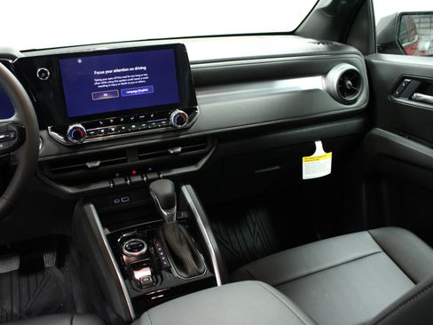 New 2025 Chevrolet Colorado LT w/ LT Convenience Package image 19