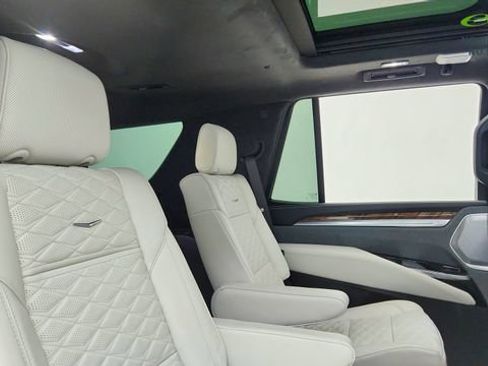 Used 2026 Cadillac Escalade Platinum Sport AWD/4WD image 25