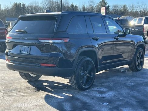 Certified 2023 Jeep Grand Cherokee Limited w/ Black Appearance Package image 52