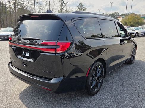 New 2026 Chrysler Pacifica Limited w/ S Appearance Package image 13