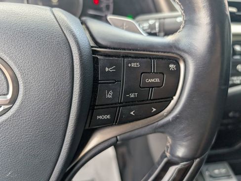 Used 2019 Lexus ES 300h w/ Premium Package image 22