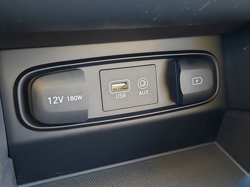 Used 2020 Hyundai Santa Fe SE image 10