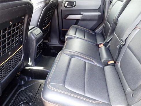 Used 2023 Ford Bronco Badlands w/ Sasquatch Package image 11