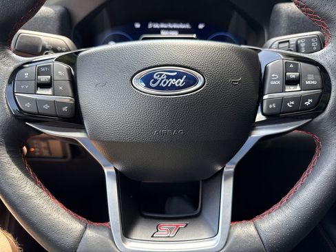 Used 2025 Ford Explorer ST image 27