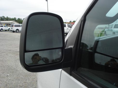 Used 2021 Chevrolet Express 2500 RWD image 27