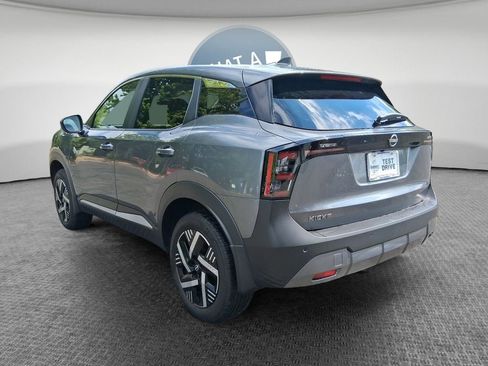 Used 2025 Nissan Kicks SV w/ Charging Package FWD image 6