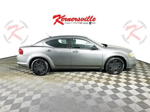 Used 2013 Dodge Avenger SE image 8