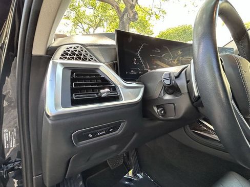 Used 2025 BMW X7 xDrive40i AWD/4WD image 19